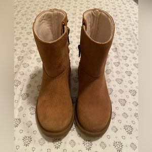 Ugg boot with bows. Girls size 12. Worn once. Great condition.